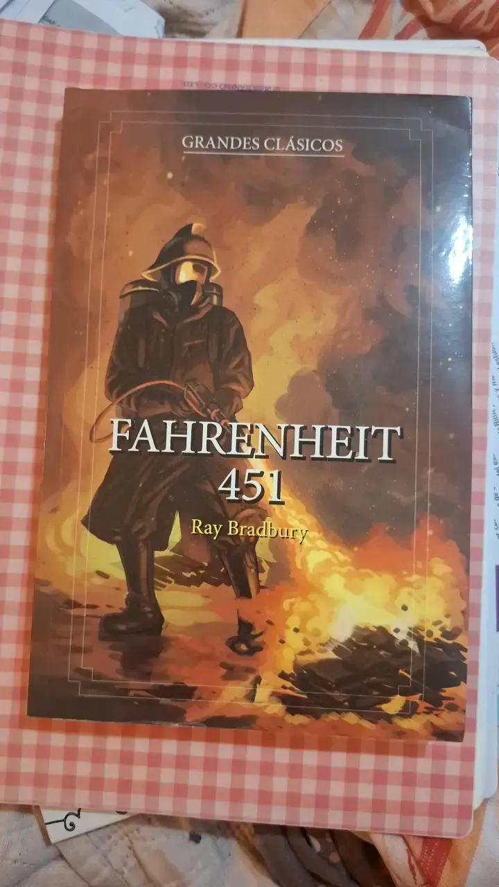 Libro Fahrenheit 451 de Ray Bradbury - 1