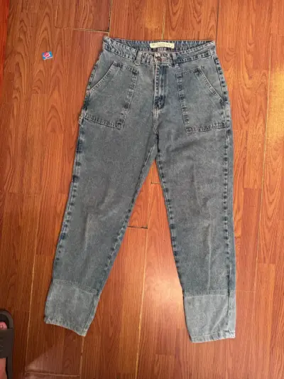 Jeans rectos de mezclilla azul para mujer - miniatura 1