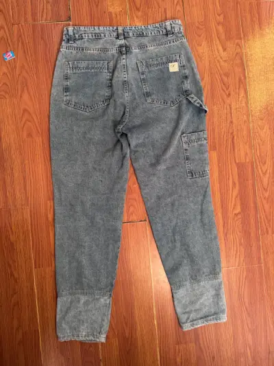 Jeans rectos de mezclilla azul para mujer - miniatura 2