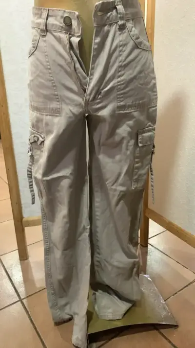Pantalones cargo beige para hombre - miniatura 1