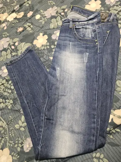 Jeans azul desgastado para mujer - miniatura 1