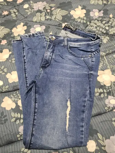 Jeans azul desgastado para mujer - miniatura 2