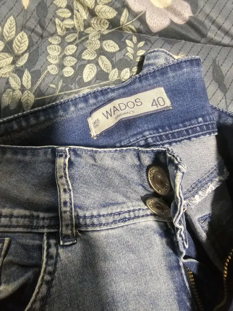 Jeans Wados con diseño floral bordado - 1