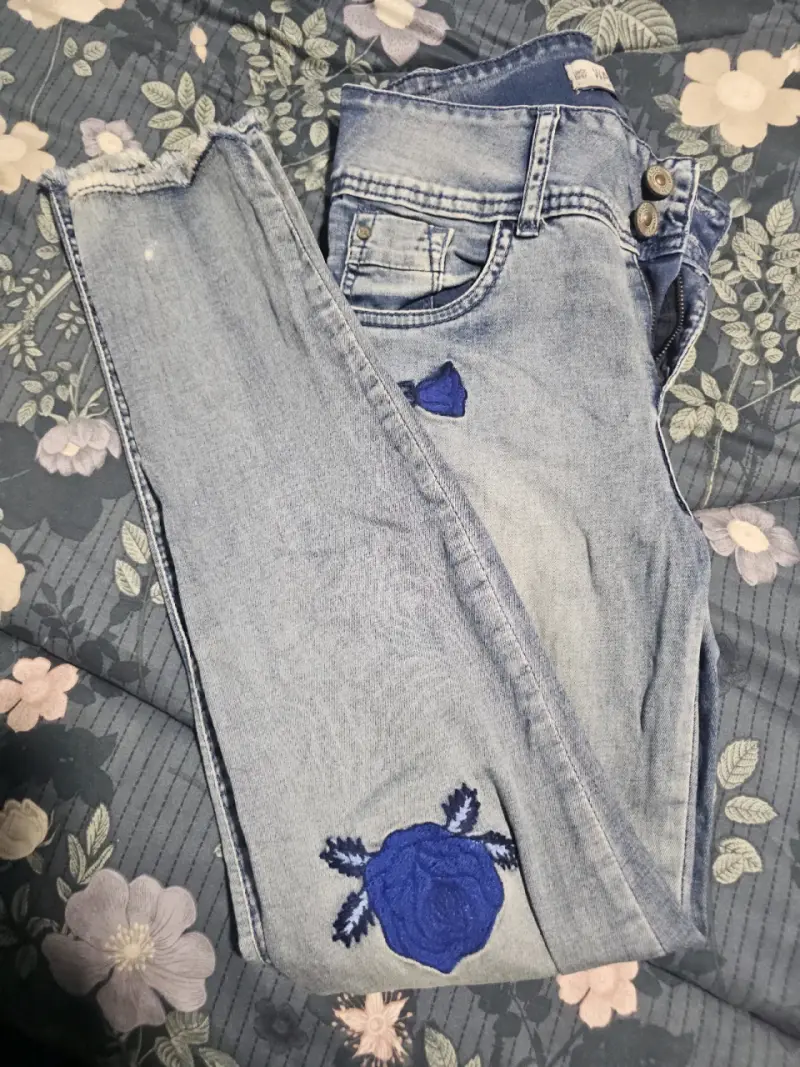 Jeans Wados con diseño floral bordado - 2