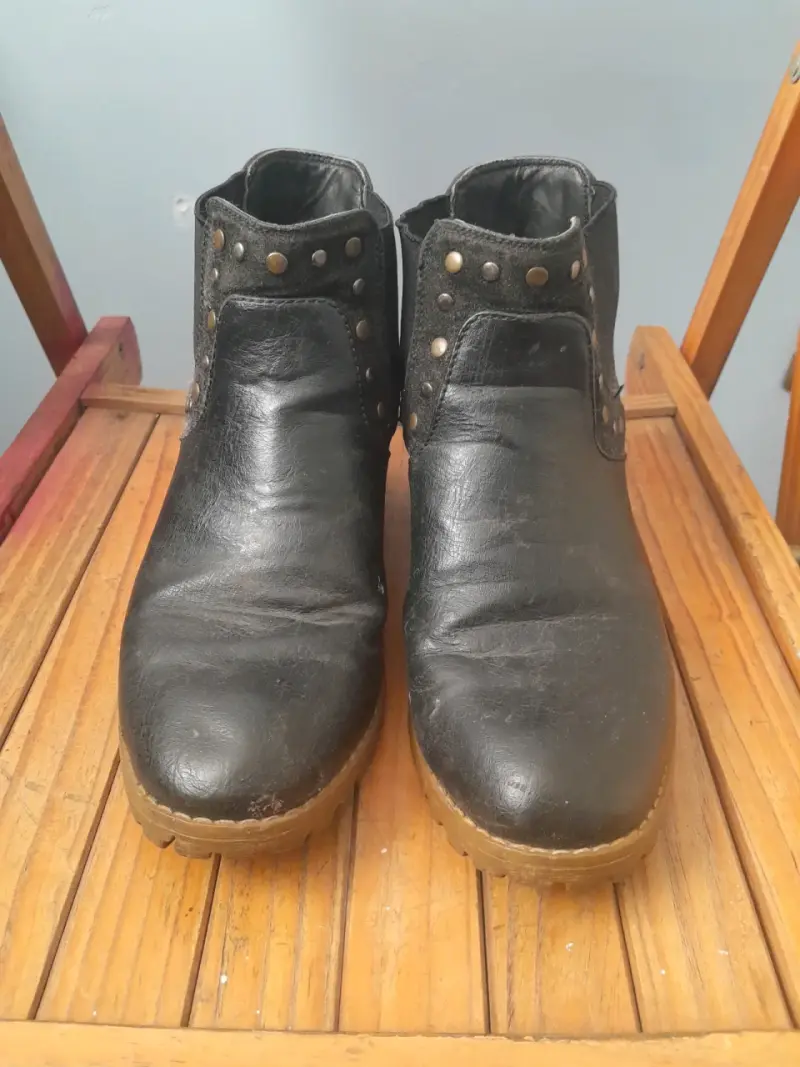 Botines de cuero negro con tachas - 2
