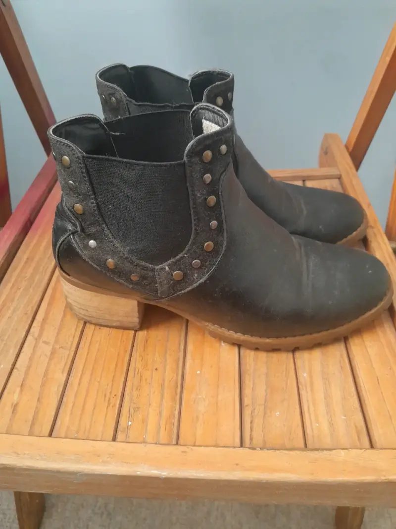 Botines de cuero negro con tachas - 3