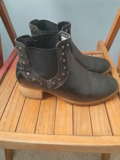 Botines de cuero negro con tachas - miniatura 3