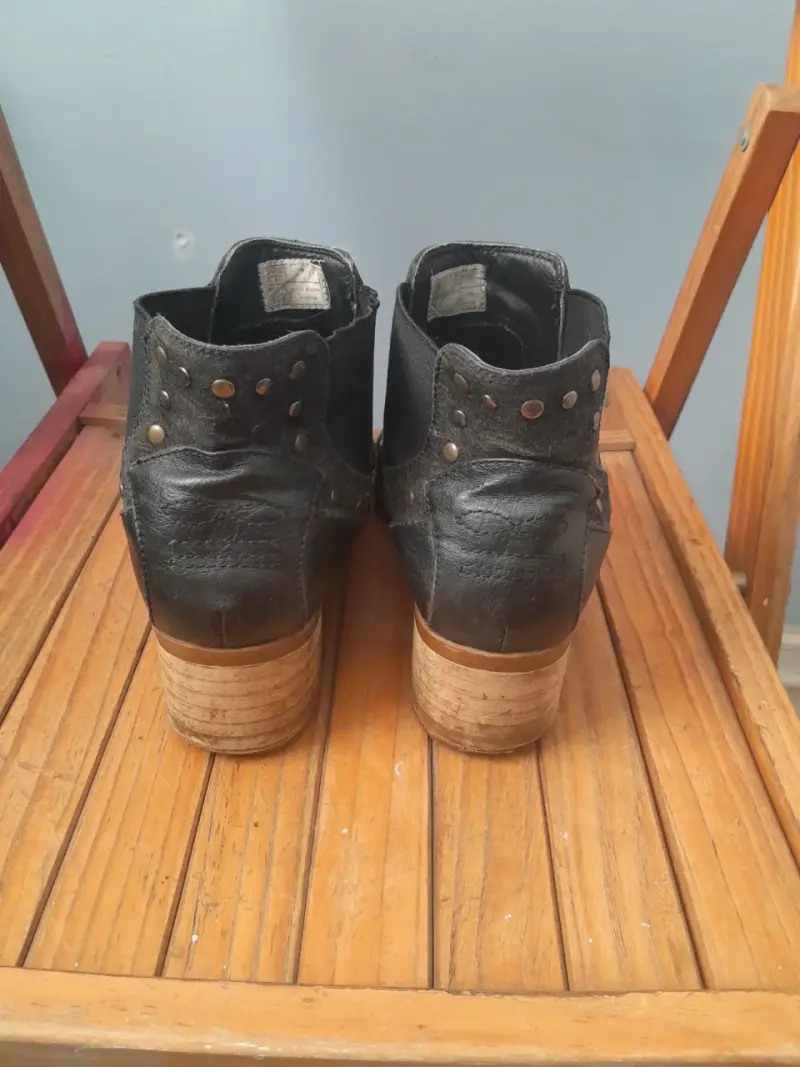 Botines de cuero negro con tachas - 4