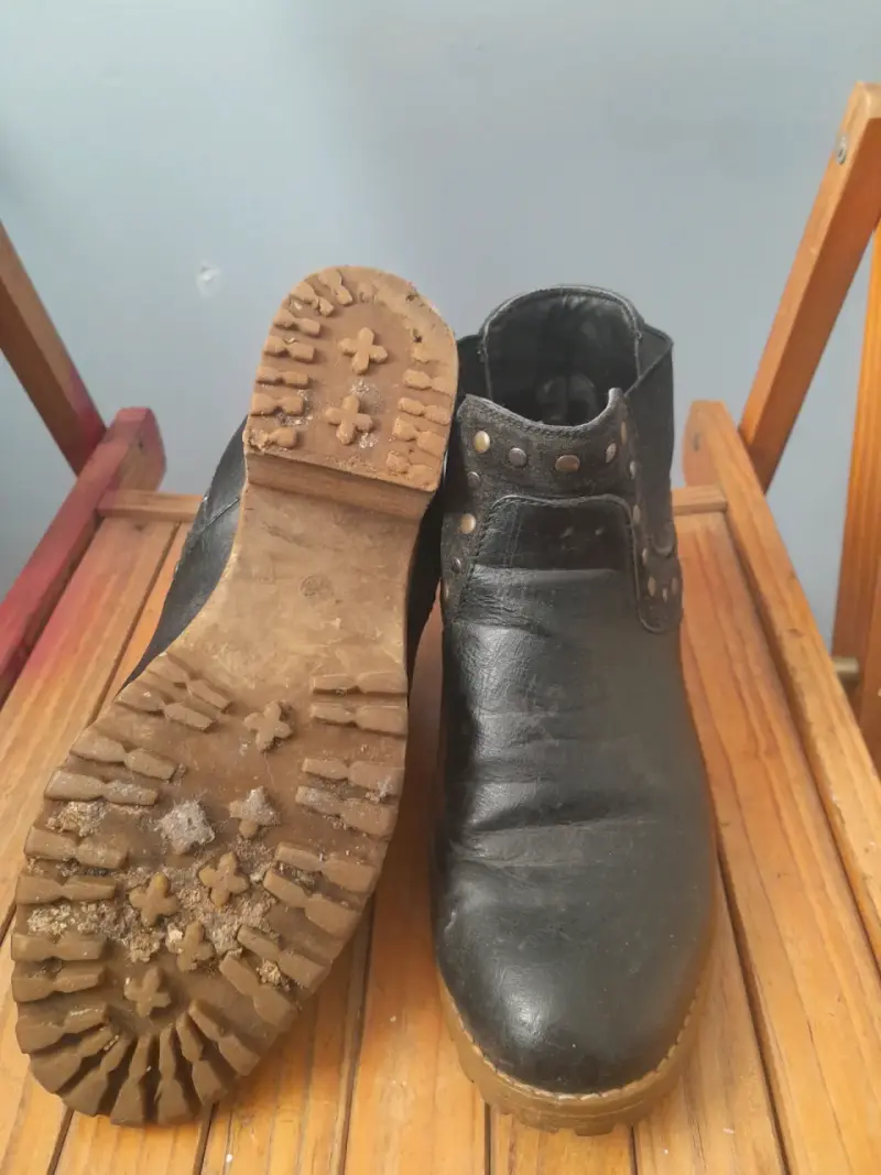 Botines de cuero negro con tachas - 5