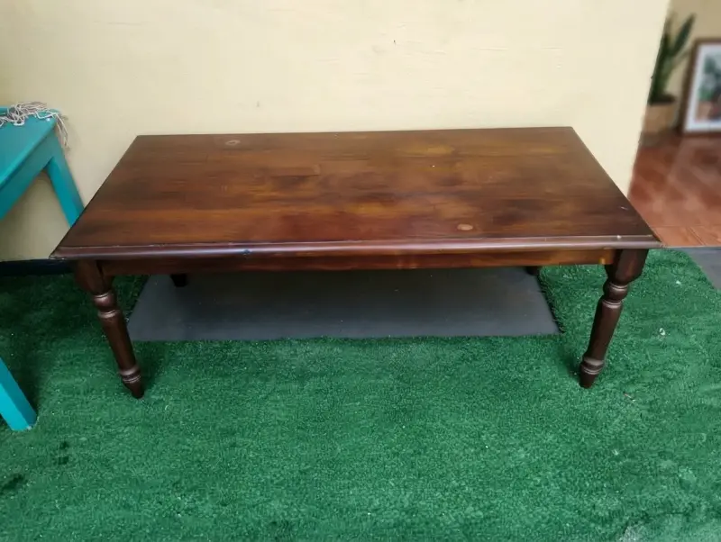 Mesa de centro de madera clásica