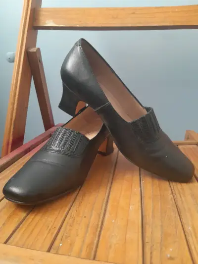 Zapatos de tacón bajo negros - miniatura 1