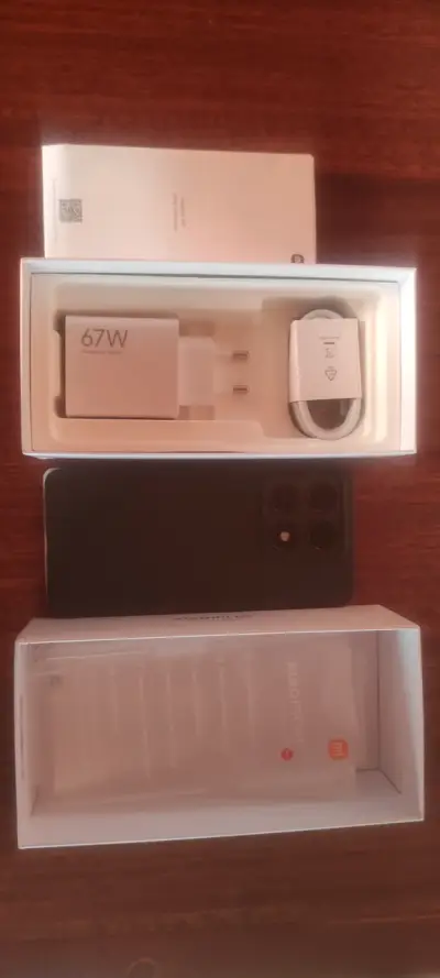 Smartphone Xiaomi 14T con HyperOS y cargador 67W - miniatura 2