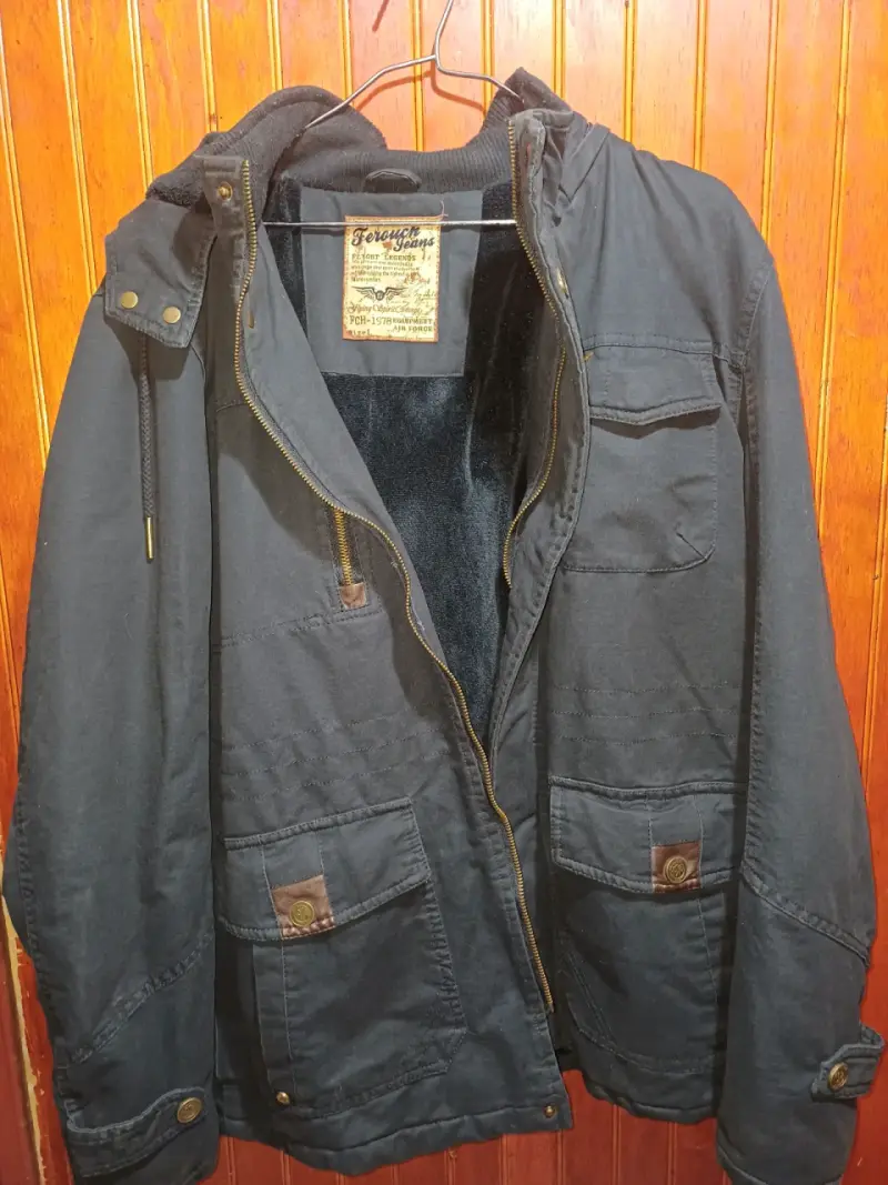 Chaqueta azul con capucha y bolsillos - 2