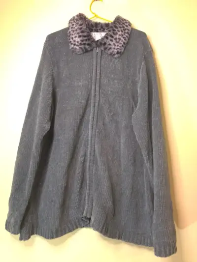 Chaqueta de punto gris con cuello de leopardo - miniatura 1