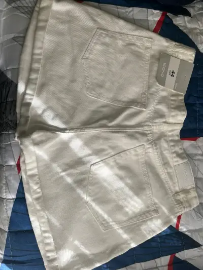 Shorts blancos de mezclilla para mujer Talla 44 - miniatura 1