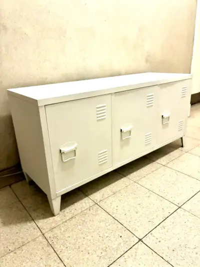 Gabinete metálico blanco con 3 puertas - miniatura 1