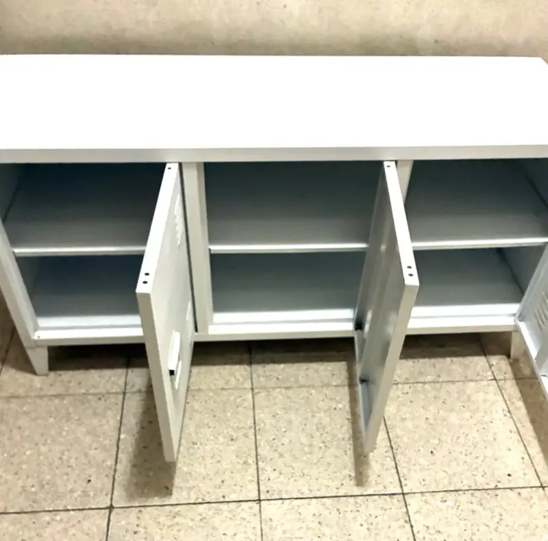 Gabinete metálico blanco con 3 puertas - 2