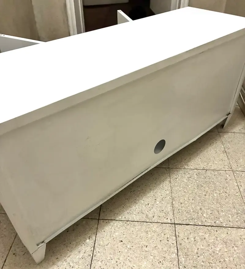 Gabinete metálico blanco con 3 puertas - 4