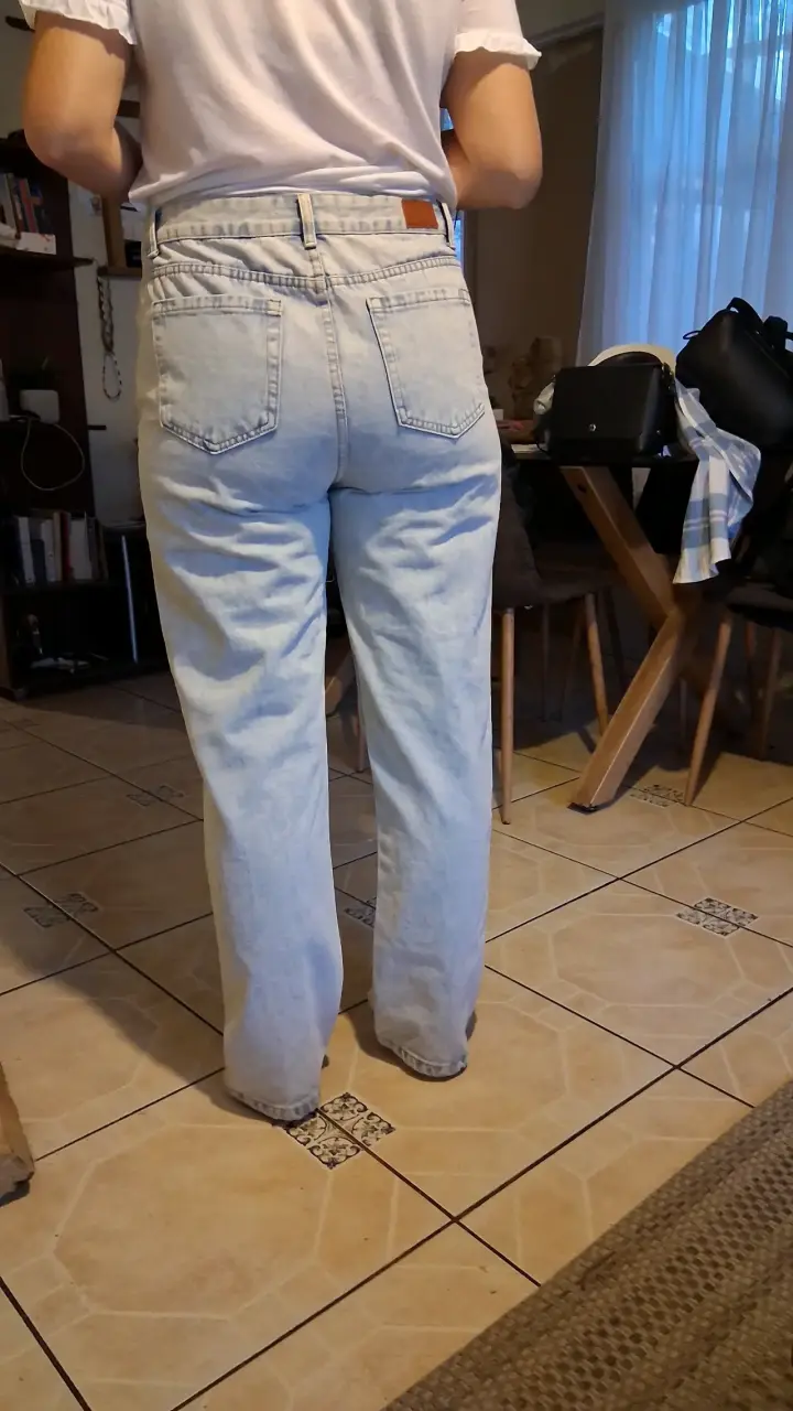Jeans de mujer azul claro con etiqueta - 2