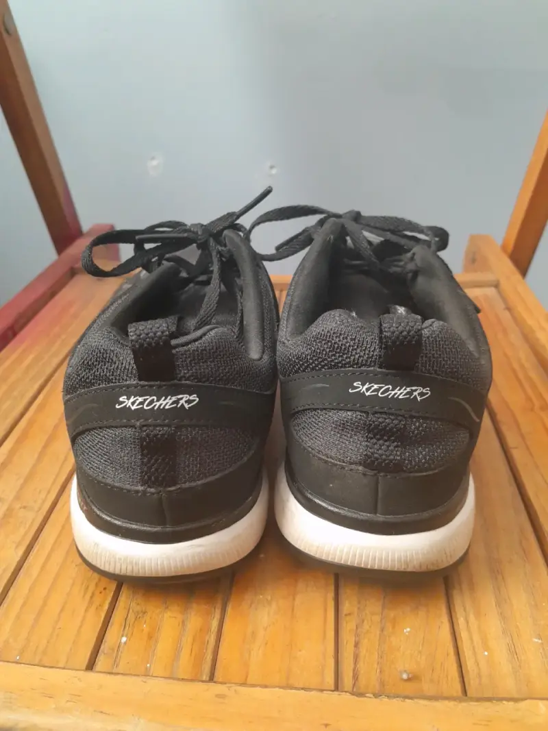 Zapatillas deportivas negras Skechers para mujer - 4