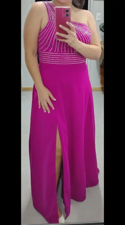 Vestido de fiesta fucsia con un hombro y abertura - miniatura 4