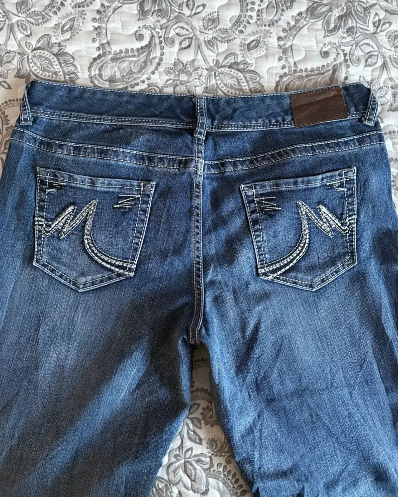 Jeans de mujer azul Maurices con diseño bordado - 2