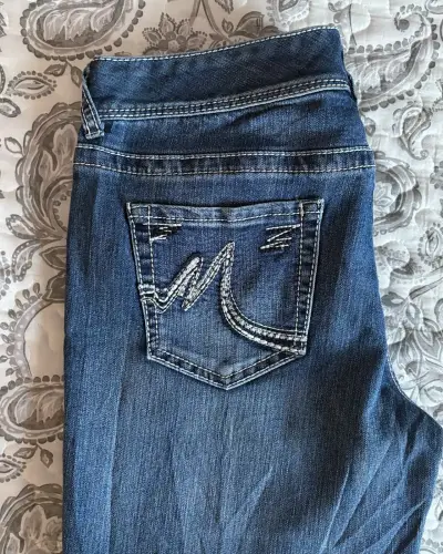 Jeans de mujer azul Maurices con diseño bordado - miniatura 3