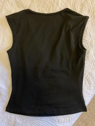 Polera sin mangas negra para mujer - miniatura 2