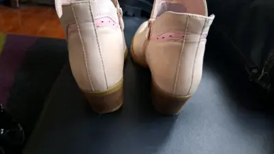 Botines de cuero beige con detalles rosados - miniatura 2
