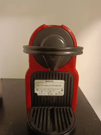 Cafetera Nespresso Inissia Roja Compacta - miniatura 2