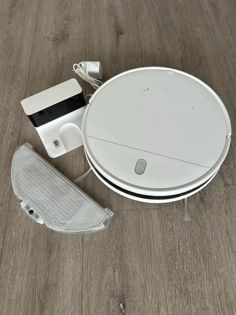 Robot aspiradora Xiaomi con base de carga