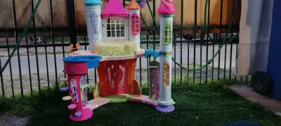 Castillo de juguete para niños colorido - miniatura 1
