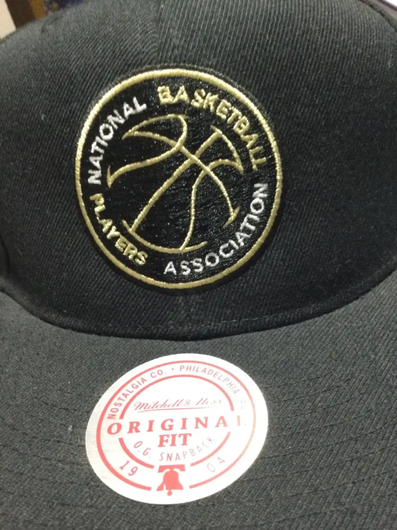 Gorra negra NBA Mitchell & Ness edición especial - 4