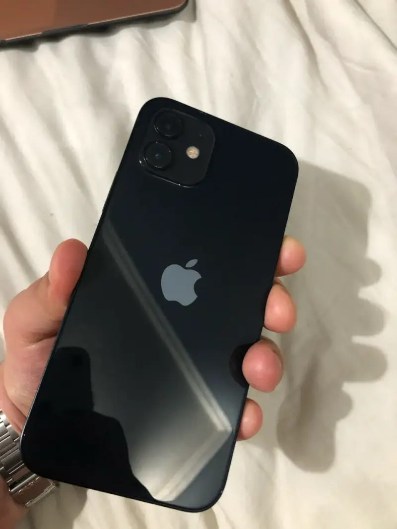 iPhone 12 en buen estado color azul - 1