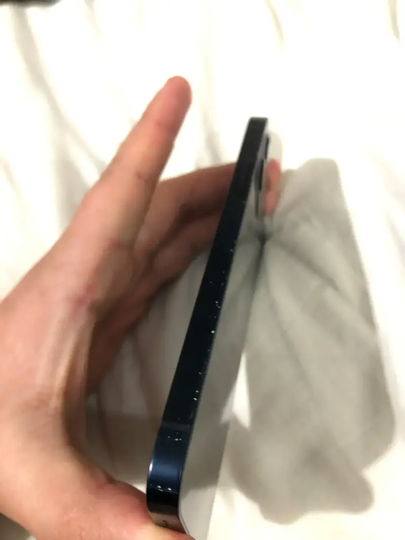 iPhone 12 en buen estado color azul - 3