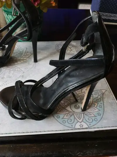 Sandalias de tacón alto negras elegantes TALLA 34! - miniatura 1