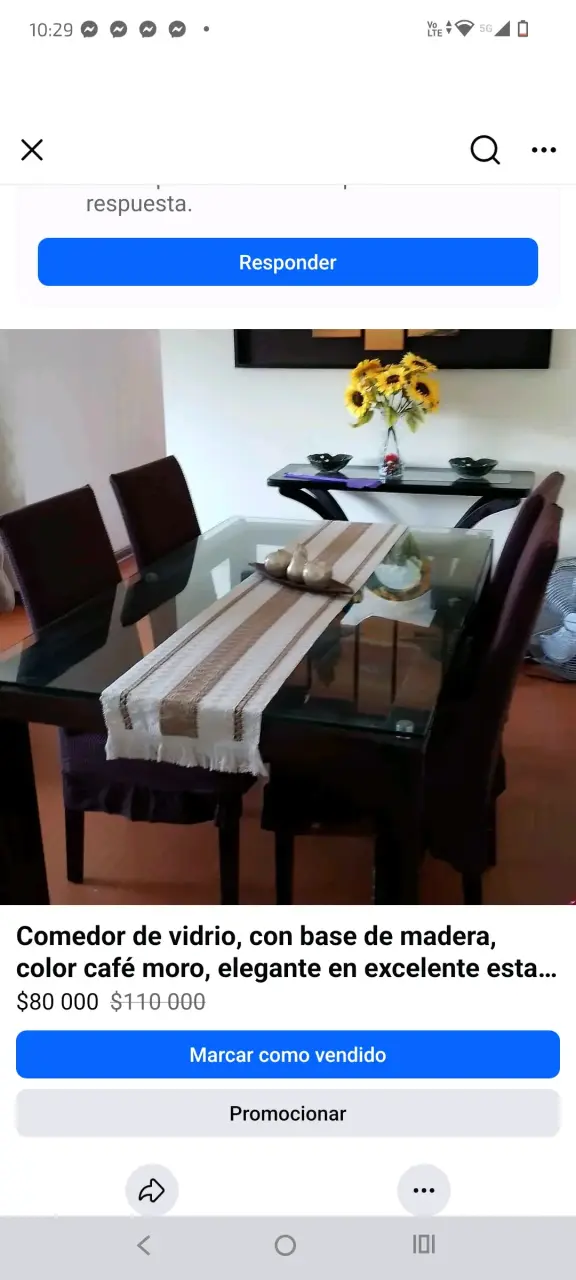 Comedor de vidrio con base de madera color café moro