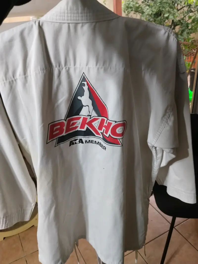 Kimono de Karate Bekho Blanco con Logo - 2