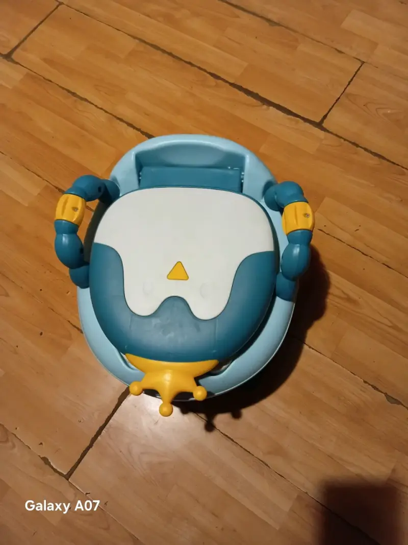 Orinal infantil azul con diseño de pingüino - 1