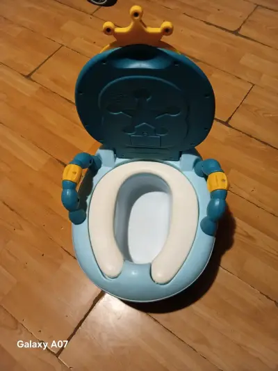 Orinal infantil azul con diseño de pingüino - miniatura 2