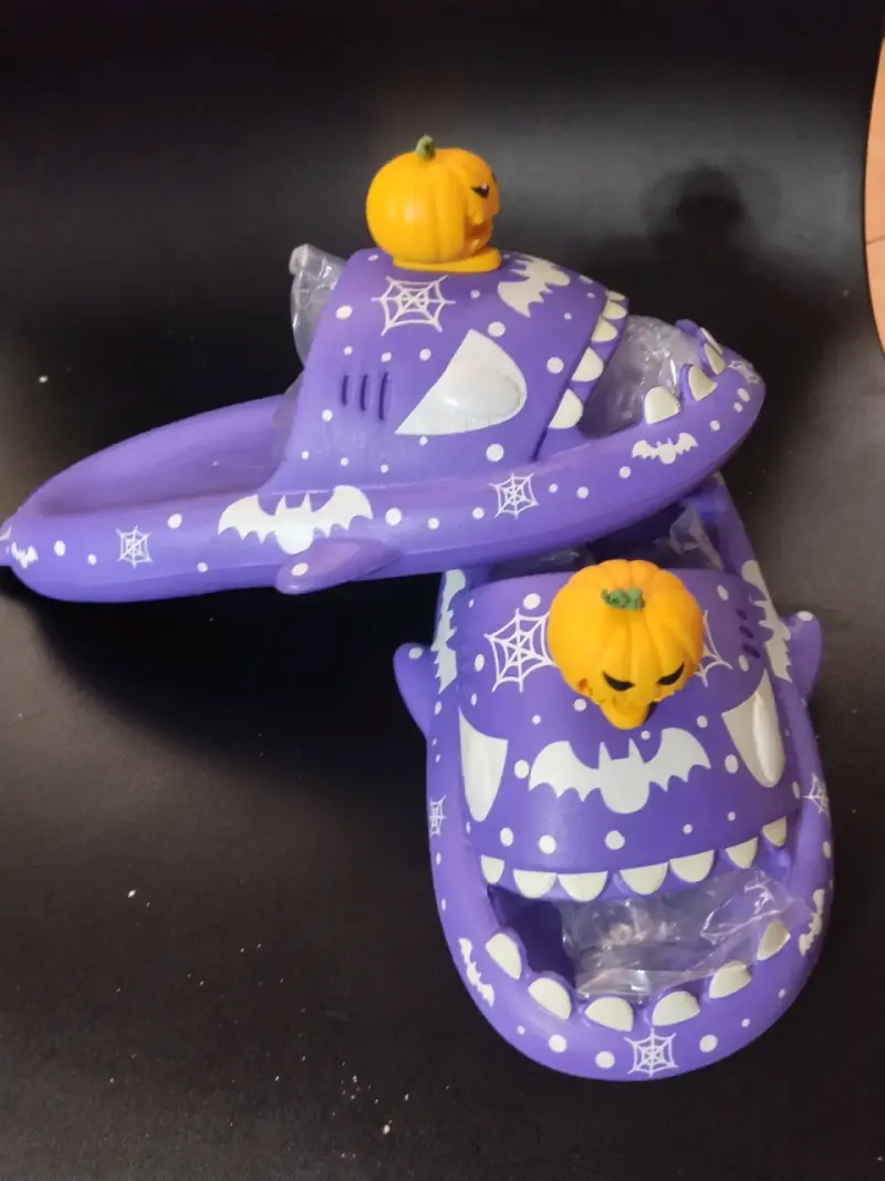 Pantuflas Moradas de Halloween con Calabazas - 2