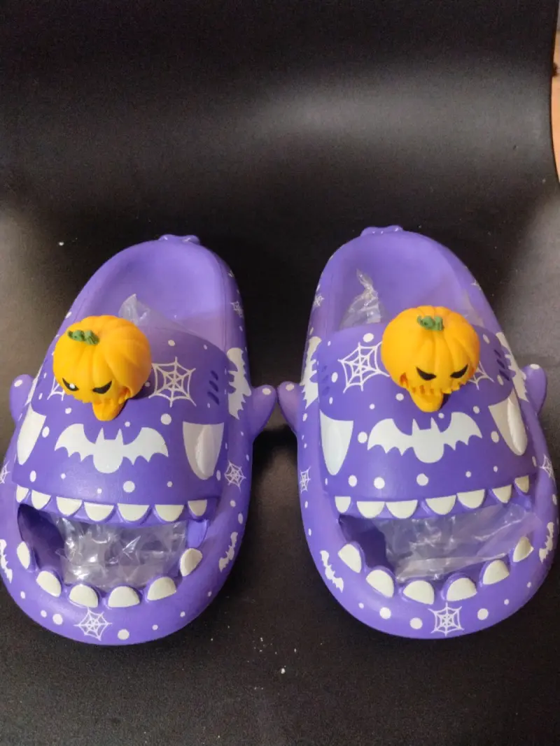 Pantuflas Moradas de Halloween con Calabazas - 3