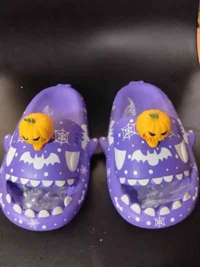 Pantuflas Moradas de Halloween con Calabazas - miniatura 3