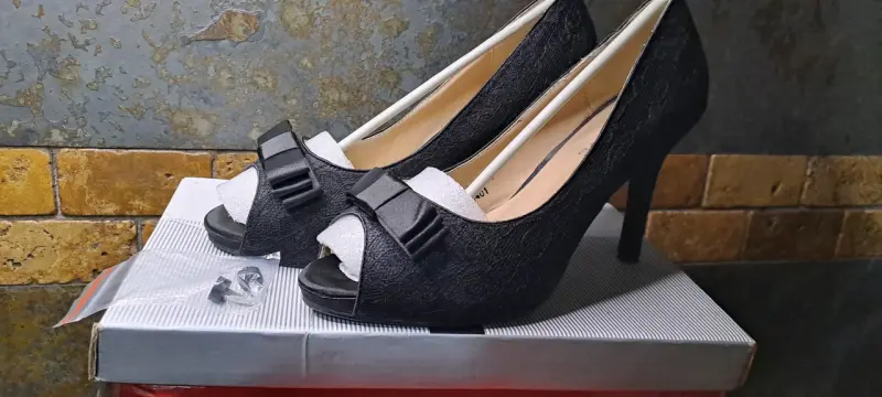 Zapatos de tacón alto negros Police con lazo - 2