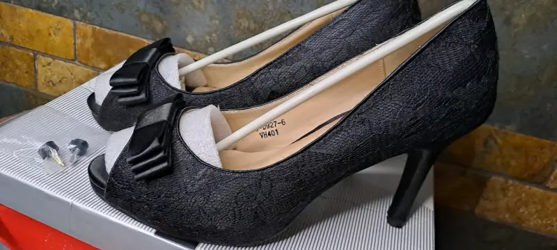 Zapatos de tacón alto negros Police con lazo - 4