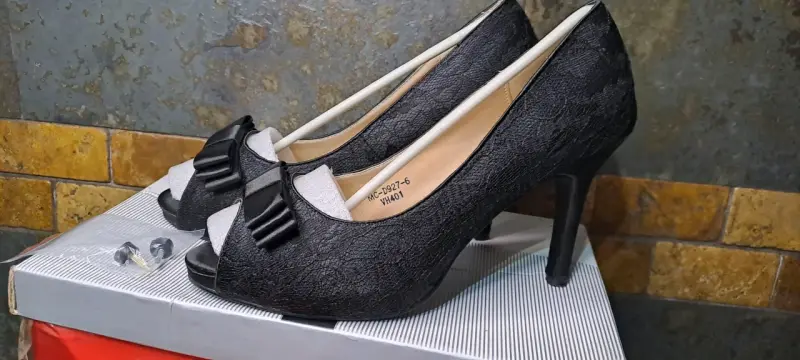 Zapatos de tacón alto negros Police con lazo - 5