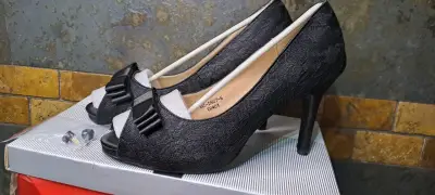 Zapatos de tacón alto negros Police con lazo - miniatura 5