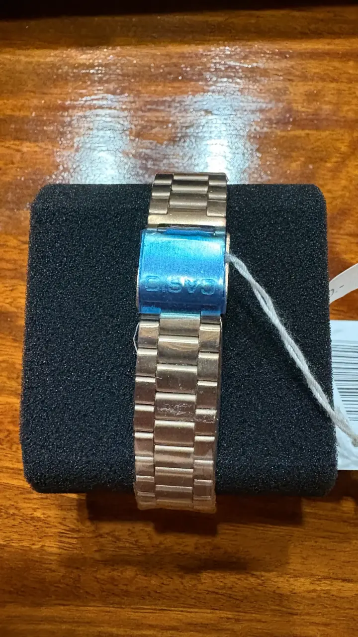 Reloj Casio de pulsera dorado con esfera azul - 3