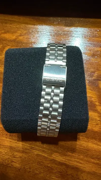 Reloj Casio de acero inoxidable resistente al agua - miniatura 2