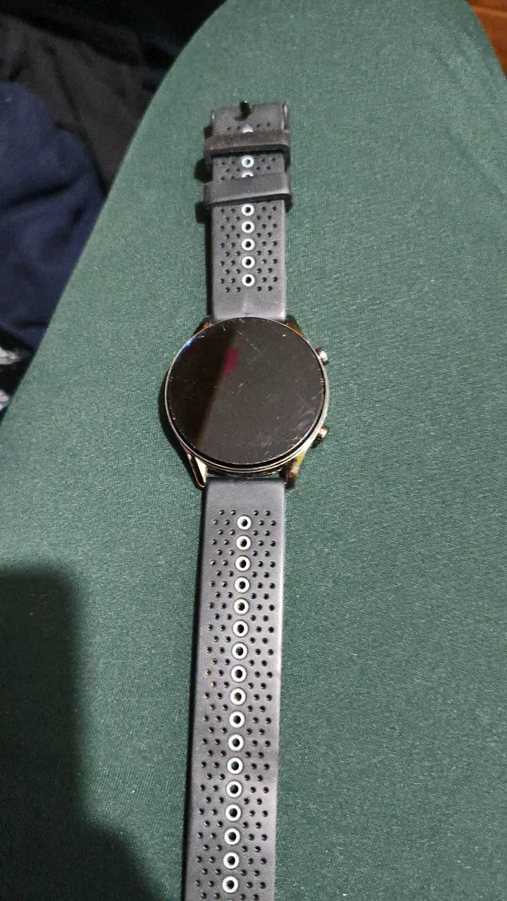 Reloj inteligente deportivo con correa negra - 1
